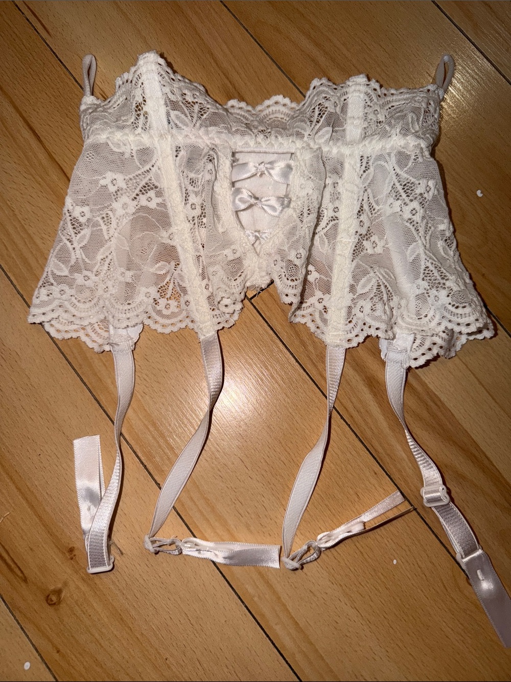 Women's Lace Garter Belt - white